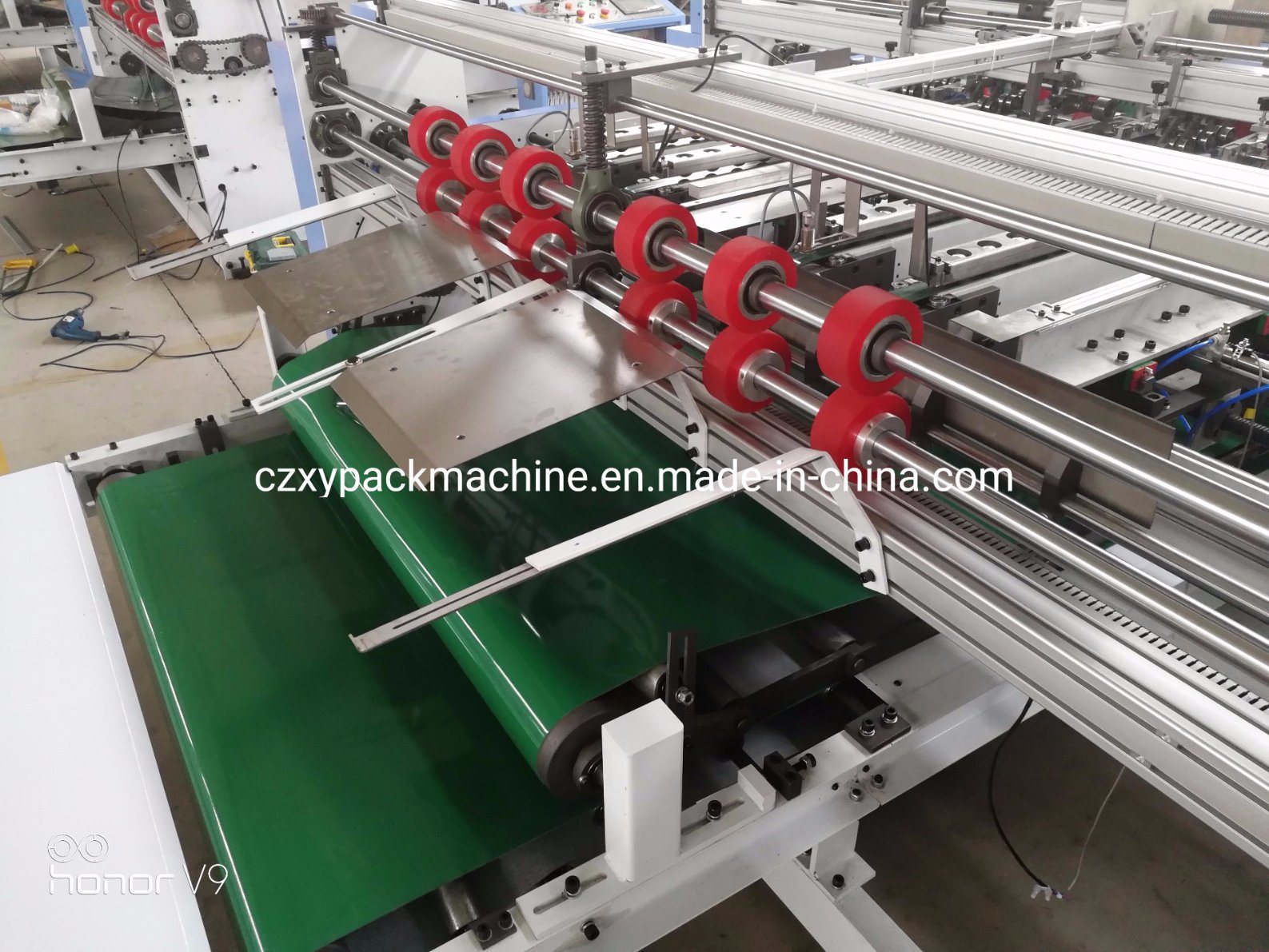 Corrugated Double Pieces Box Forming Folder Gluer Machine with Collecting Tables