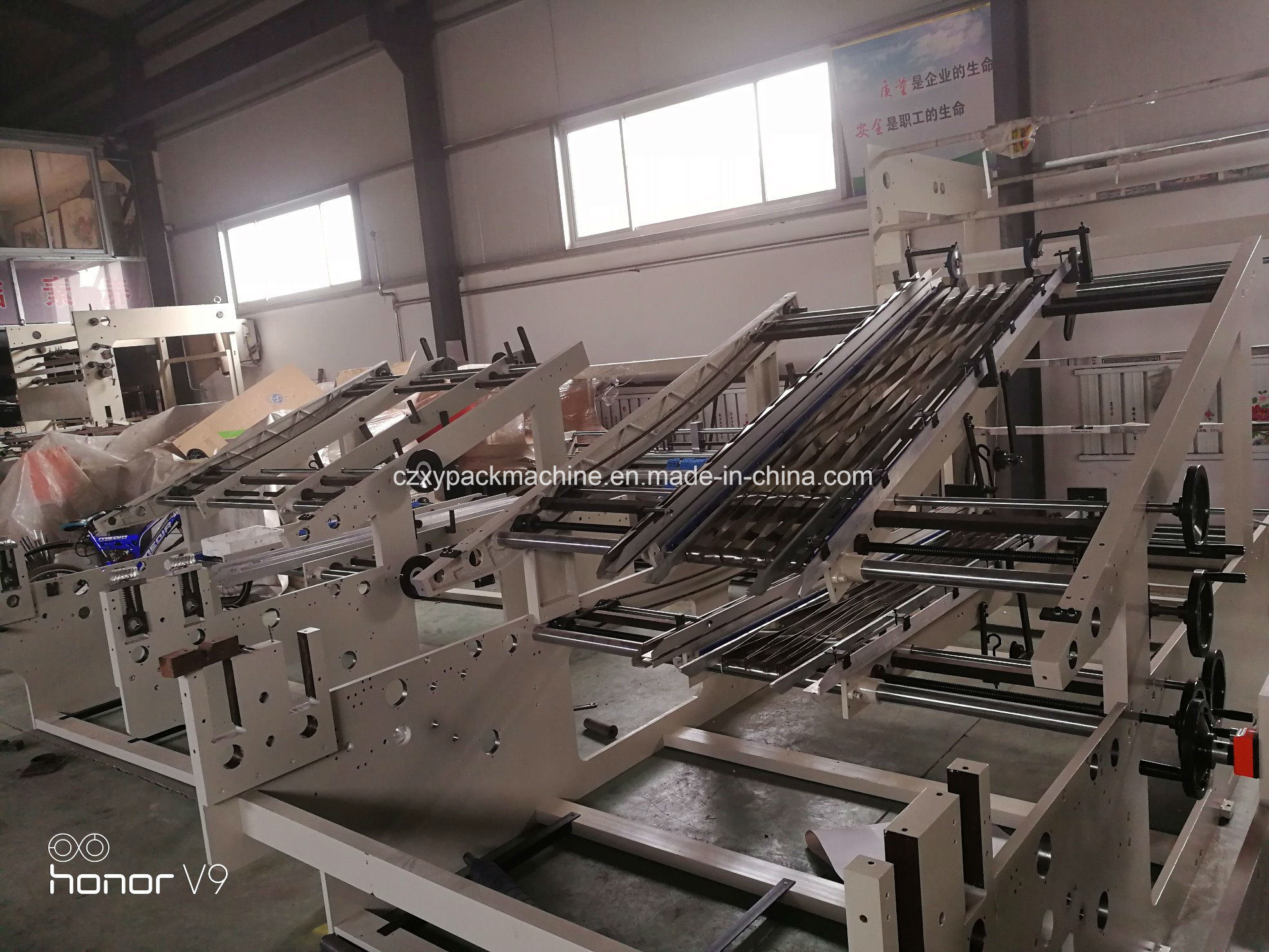 High Speed Automatic Flute Laminator Machine Bzj-1300S